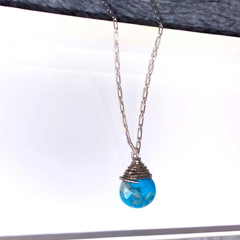 DAINTY TURQOISE STONE BOUTIQUE PENDANT NECKLACE